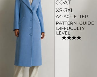 Puede incluir: Un abrigo largo de color azul claro con solapa de muesca, cuatro botones frontales y dos bolsillos laterales. El texto a la derecha dice: CORNELIA COAT, XS-3XL, A4-A0-LETTER, PATTERN+GUIDE, DIFFICULTY LEVEL, y cuatro estrellas negras de dificultad.