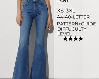 Puede incluir: Pantalones vaqueros acampanados de color azul con cintura alta. El texto a la derecha dice: BASIC FLARED PANT, XS-3XL, A4-A0-LETTER, PATTERN+GUIDE, DIFFICULTY LEVEL, y cuatro estrellas negras. Los pantalones tienen un diseño clásico de cinco bolsillos.