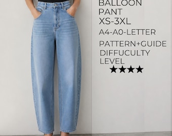 Puede incluir: Pantalones tipo globo de mezclilla azul claro con cintura alta, bolsillos delanteros y cierre de botones. El texto dice: PETITE BALLOON PANT XS-3XL A4-A0-LETTER PATTERN+GUIDE DIFFUCULTY LEVEL con cuatro estrellas negras que indican la dificultad.