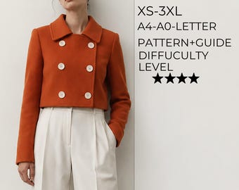 Puede incluir: Una chaqueta corta de color naranja quemado con doble botonadura, cuello ancho y seis botones claros. El texto a la derecha dice: AUDREY JACKET, XS-3XL, A4-A0-LETTER, PATTERN+GUIDE, DIFFUCULTY LEVEL, y cuatro estrellas negras de dificultad.