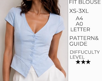 Puede incluir: Una blusa de manga corta en color azul claro con escote en V y cierre frontal de botones. El texto a la derecha dice SERENE FIT BLOUSE, XS-3XL, A4, A0, LETTER, PATTERN & GUIDE, DIFFICULTY LEVEL y tres estrellas.