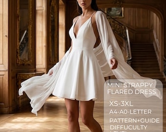 Puede incluir: Un vestido corto blanco de tirantes con vuelo, escote en V profundo y una capa transparente a juego. El texto en la imagen dice: MINI STRAPPY FLARED DRESS, XS-3XL, A4-A0-LETTER, PATTERN+GUIDE, DIFFICULTY LEVEL y tres estrellas.