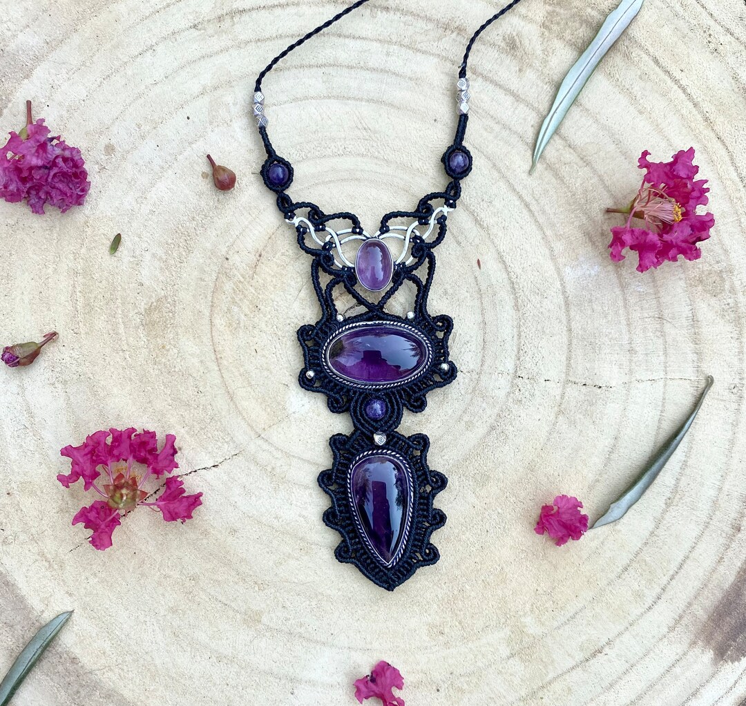 Collana macramè, collana donna, collana piastrone, collana etnica, collana boho, collana dea, microfono macramè, collana ametista