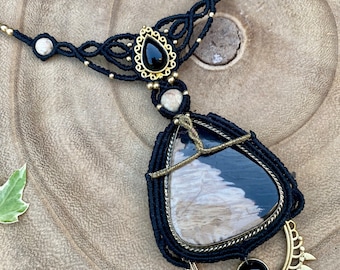 Collier macramé,collier femme, collier plastron,ras de cou,collier bohème,collier talisman,Macramé,onyx noire,racine palmier pétrifié