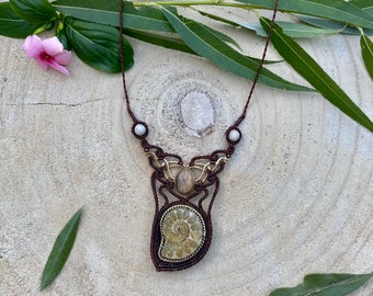 Macrame necklace, women's necklace, macramé breastplate necklace, choker, ethnic necklace, boho necklace, goddess necklace, Macrame, ammonite