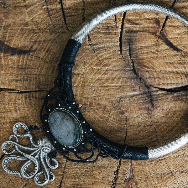 Collier macramé, plastron macramé, torque macramé, torque plastron, collier pierre de lune, collier déesse, collier torque,Labradorite