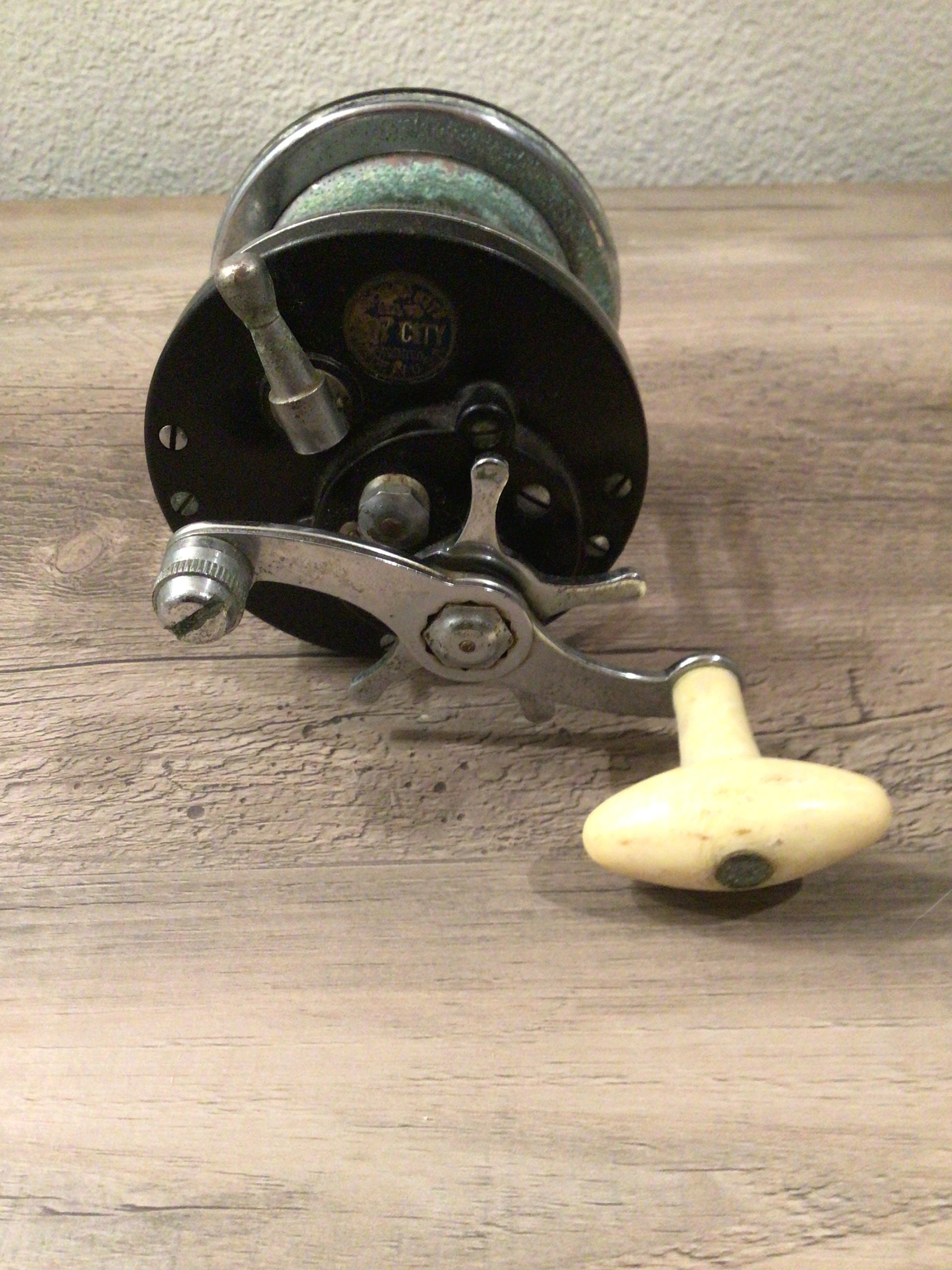 Moulinet de pêche vintage Ocean City Mfg Co. Bay City 250