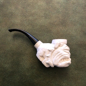 Vintage White Clay Carved Bulldog Pipe