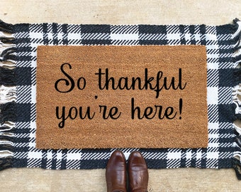 So thankful you're here Doormat | Thanksgiving doormat | Grateful Doormat | Friendsgiving Doormat |Fall front mat decor  | fall decor