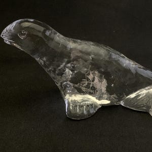 Crystal Glass Seal Figurine by Uno Westerberg Swedish Pukeberg Glassworks texture resembles an ice sculpture