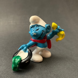 Vintage Smurf magician figurine Schleich Peyo W. Berrie Co The Smurfs 1979 Made in Hong Kong