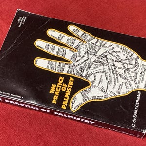 The Practice of Palmistry Comte C. de Saint-Germain 1973 Over 1250 original illustrations and a complete Palmistic dictionary >500g