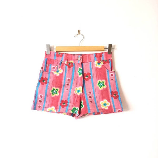 Short femme vintage 90s rose à fleur