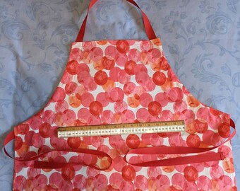 Adult apron with adjustable sizing
