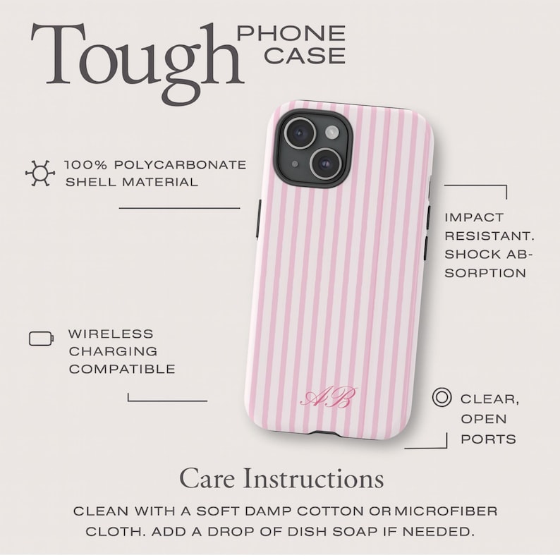 Op de afbeelding: Een roze en witte gestreepte telefoonhoes met de initialen "AB" in een scriptlettertype. De hoes is schokbestendig, schokabsorberend en draadloos oplaadbaar. De telefoonhoes is gemaakt van 100% polycarbonaat shell materiaal.