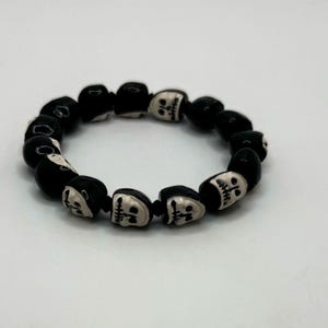 Bracciale elastico gotico con teschio e cristalli Swarovski per Halloween, Dios de los muertos.