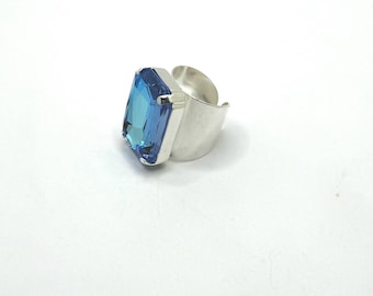 HUGE Swarovski crystal blue topaz/aquamarine cocktail chunky ring in silver plated setting.