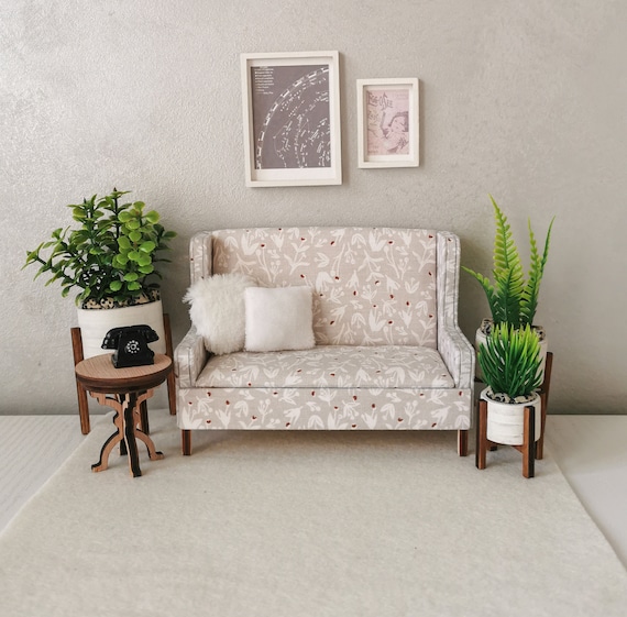 Sofá Miniatura Para Casa De Muñecas 1:12 – Sillón De Tela Con Estampado Floral Y Cojín, Mueble De 8 X 6,5 X 7,2 Cm, Decoración Romántica Para Dioramas