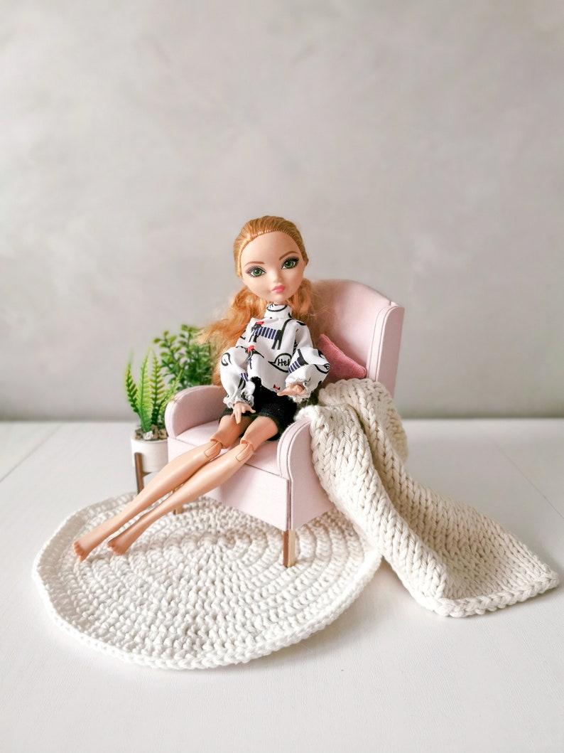 Pink Armchair for Dolls. Scale 1/6. Furniture for Dolls Pullips