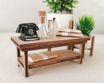 Escala 1/12. Suporte de TV decorativo em miniatura para casa de boneca. Mini mesa de casinha de bonecas.