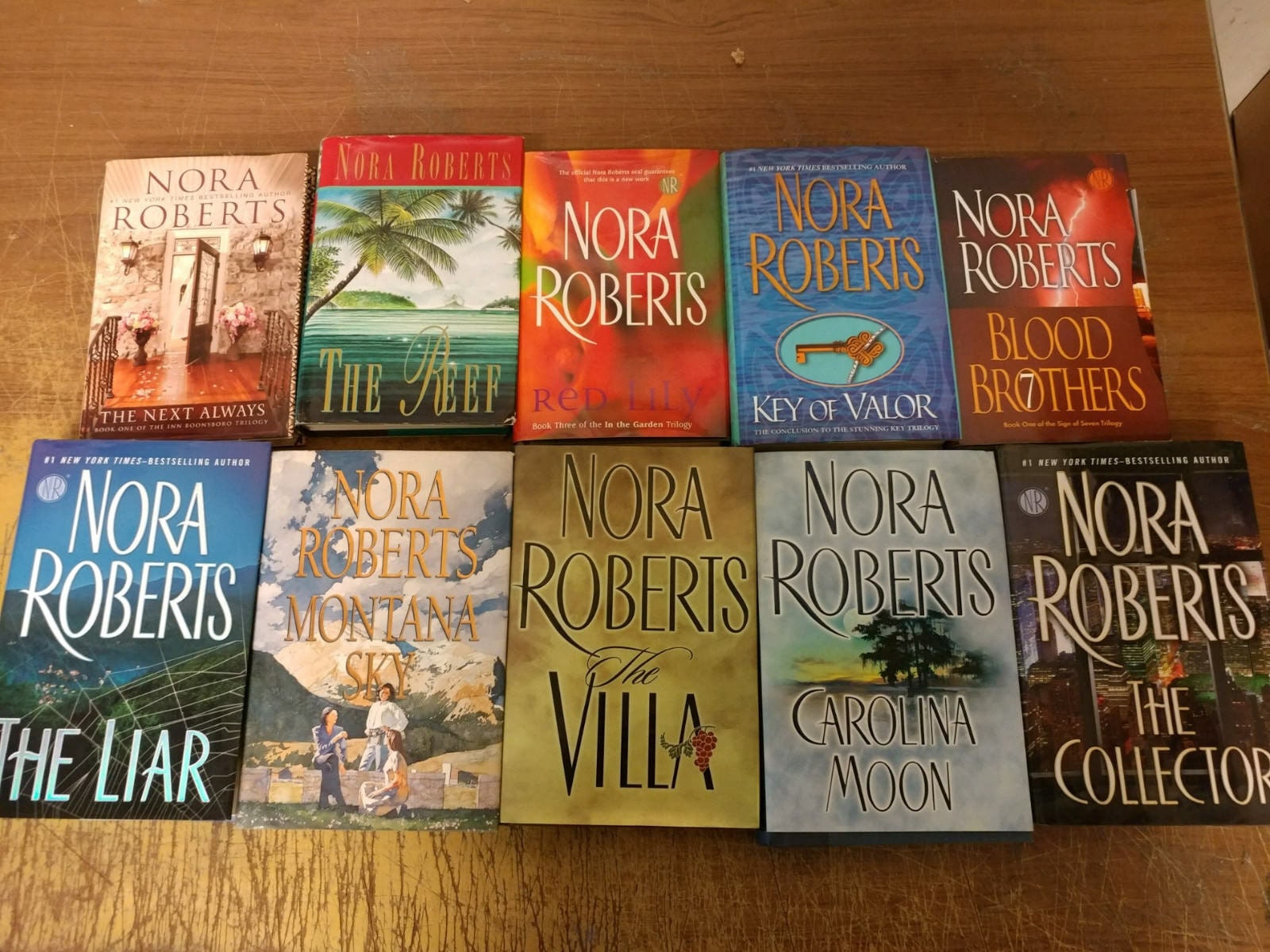 The Collector by Nora Roberts: 9780593637791 | : Books