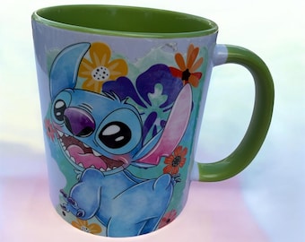 Niedliche Stitch Tasse mit grünem Henkel | Disney inspiriert Kaffeetasse | Lilo & Stitch Geschenk | Kawaii Cartoon Tasse | Einzigartiges Charakter Trinkgeschirr