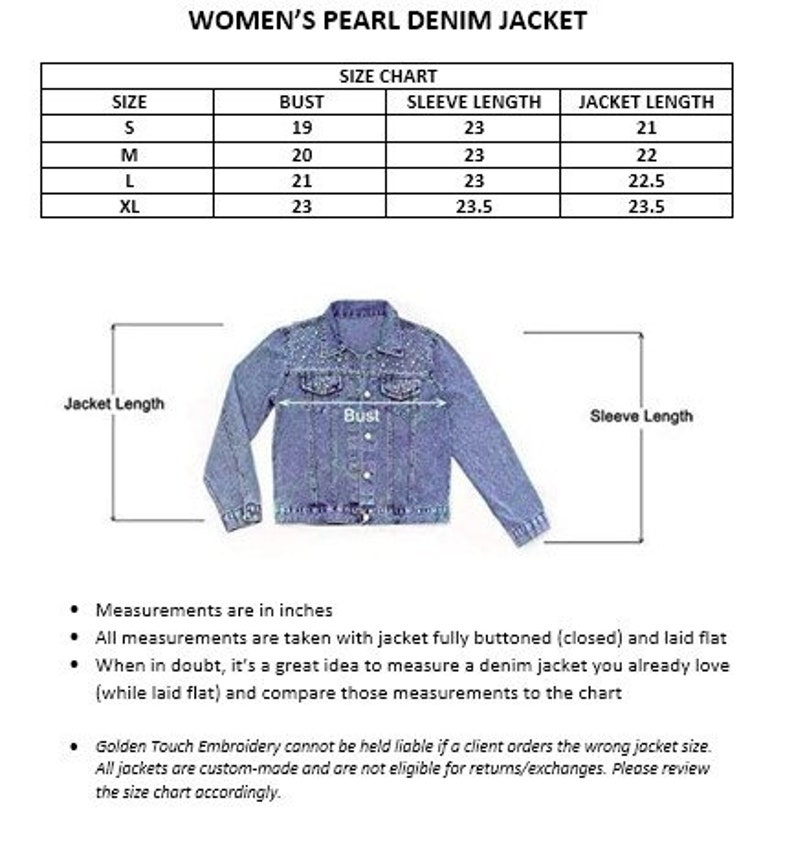 K&ouml;nnte beinhalten: Gr&ouml;&szlig;entabelle f&uuml;r eine Jeansjacke mit Perlenbesatz. Die Tabelle zeigt die Gr&ouml;&szlig;en S, M, L und XL mit den entsprechenden Brust-, &Auml;rmel- und Jackenl&auml;ngen in Zoll.