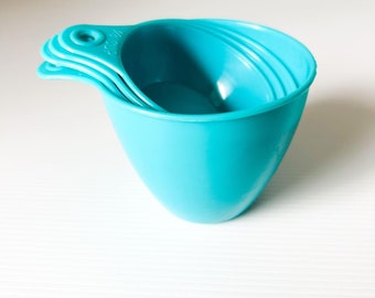 1970s Teal Blue Measuring Cups, Willow Brand, Set of 4. made in Australia. Retro Kitchen Decor.