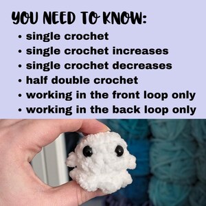 K&ouml;nnte beinhalten: Eine kleine wei&szlig;e geh&auml;kelte Kreatur mit schwarzen Kunststoffaugen. Der Text dar&uuml;ber lautet: YOU NEED TO KNOW: single crochet, single crochet increases, single crochet decreases, half double crochet, working in the front loop only, working in the back loop only.