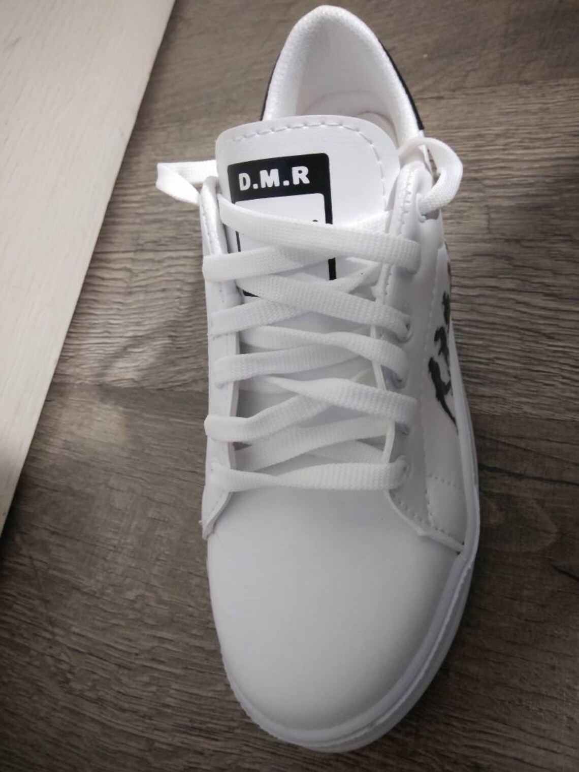 hala sneaker