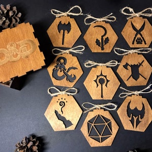 9 PCS Wooden Dungeons & Dragons Christmas Ornaments / 2.75 Inches Ornaments / Christmas Dungeon Master / DnD Christmas Tree Toys