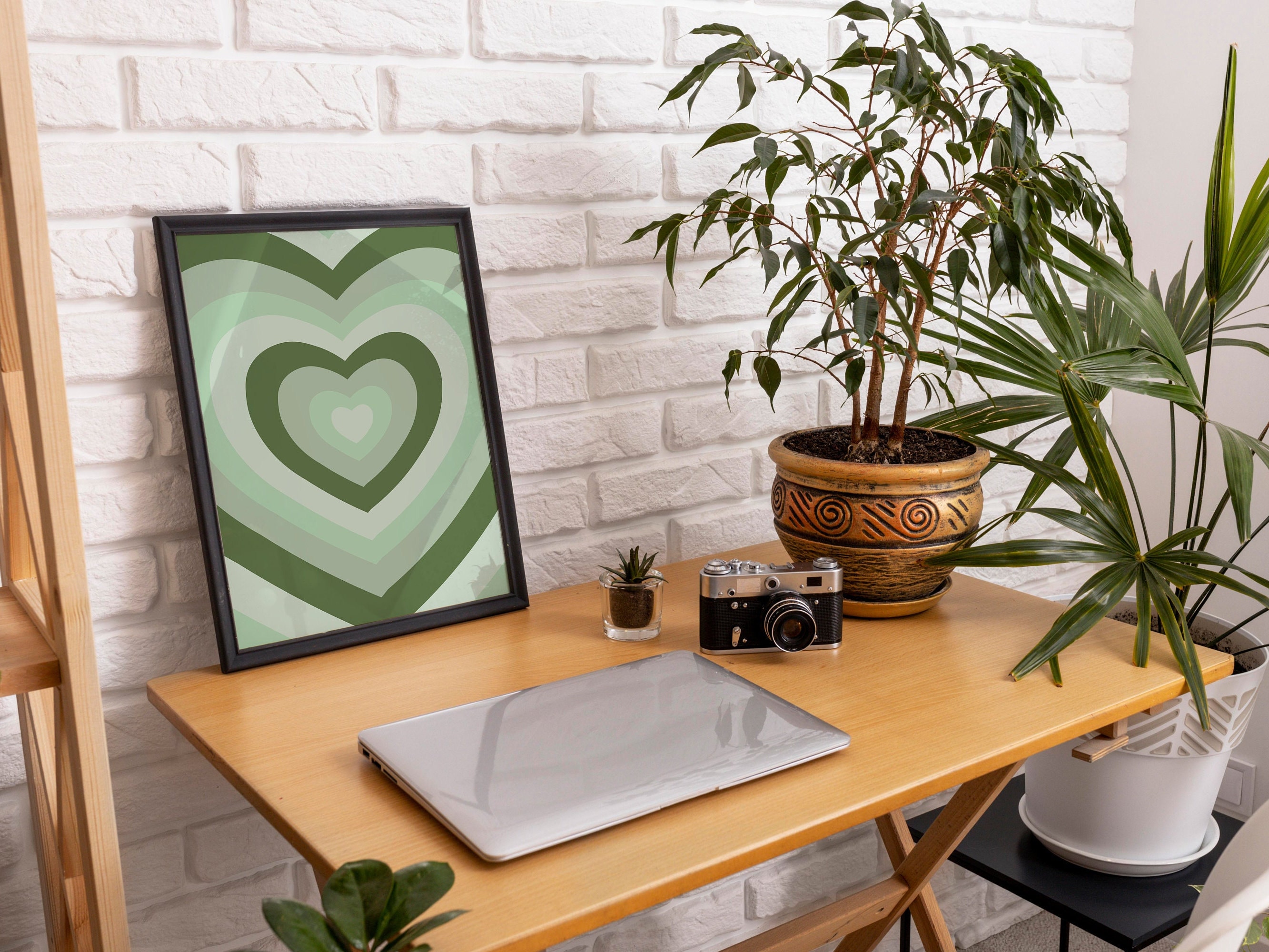 Sage Green Retro Heart Print, Psychedelic Heart Wall Art, Trendy 60s — free download