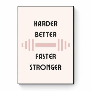 Pode incluir: Um p&ocirc;ster motivacional com um gr&aacute;fico de halteres rosa e o texto "Harder Better Faster Stronger" em preto.