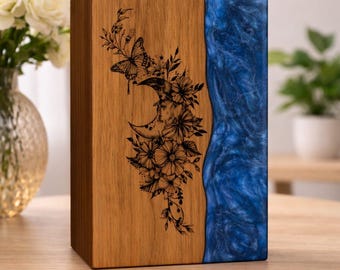 Urna funeraria de madera personalizada con detalles en resina | Caja para urna grabada con mariposa y luna | Urna conmemorativa personalizada para cenizas | Urna de madera hecha a mano