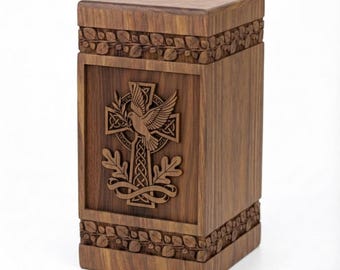 Urna de cremación de madera con cruz celta y paloma. Urna conmemorativa de madera maciza tallada a mano para cenizas humanas. Urna funeraria religiosa.