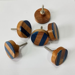 Handgearbeitete Knäufe aus Holz (6er Set)
