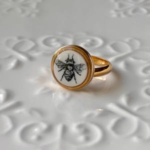 Gebroken porseleinen bijenring | Hergebruikte porseleinen sieraden