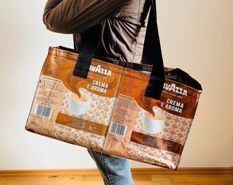 Großer kupferner Shopper Lavazza Crema e Aroma Upcycling nachhaltig Einkaufstasche Sporttasche Schultertasche Kaffeetüten Alu waschbar