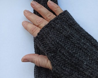 Pulswärmer DUNKELGRAU/fast SCHWARZ! Stulpen Pulswärmer Handstulpen Wolle Handwärmer Winter Strick Damen Handschuhe Daumenloch warm Herren