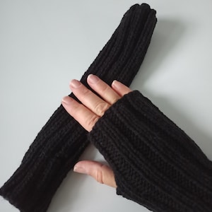 Wrist warmers DEEP BLACK! Cuffs Wrist warmers Hand warmers Wool Hand warmers Knit Women Gloves Arm warmers Thumb hole Yoga warm Men