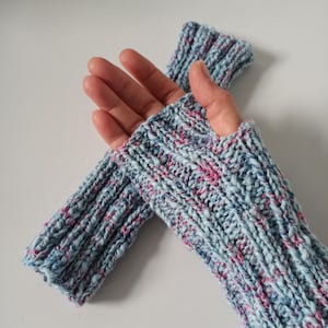 Polswarmers LICHTBLAUW ROZE GESMOLTEN! Manchetten polswarmers handwarmers wollen handwarmers winterbreiwerk dameshandschoenen armwarmers duimgat yoga