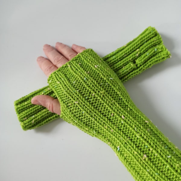 Pulswärmer GRÜN mit SPRENKELN ! Stulpen Pulswärmer Handstulpen Wolle Handwärmer Winter Strick Damen Handschuhe Armstulpen Daumenloch warm