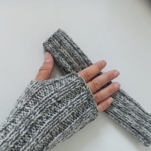 Wrist warmers LIGHT GRAY! Cuffs Wrist warmers Hand warmers Wool Hand warmers Winter Knit Women Gloves Thumb hole warm Men