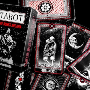 The Bones Arcana Tarot Deck : 2e édition avec boîte rigide.