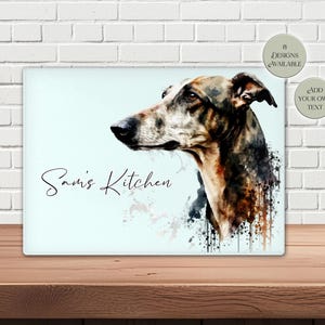 Könnte beinhalten: Dekoratives Schneidebrett mit einem Aquarellgemälde eines Windhundes. Die Worte "Sam's Kitchen" sind in Schrift geschrieben. Zwei runde Etiketten lauten "8 Designs Available" und "Add Your Own Text".