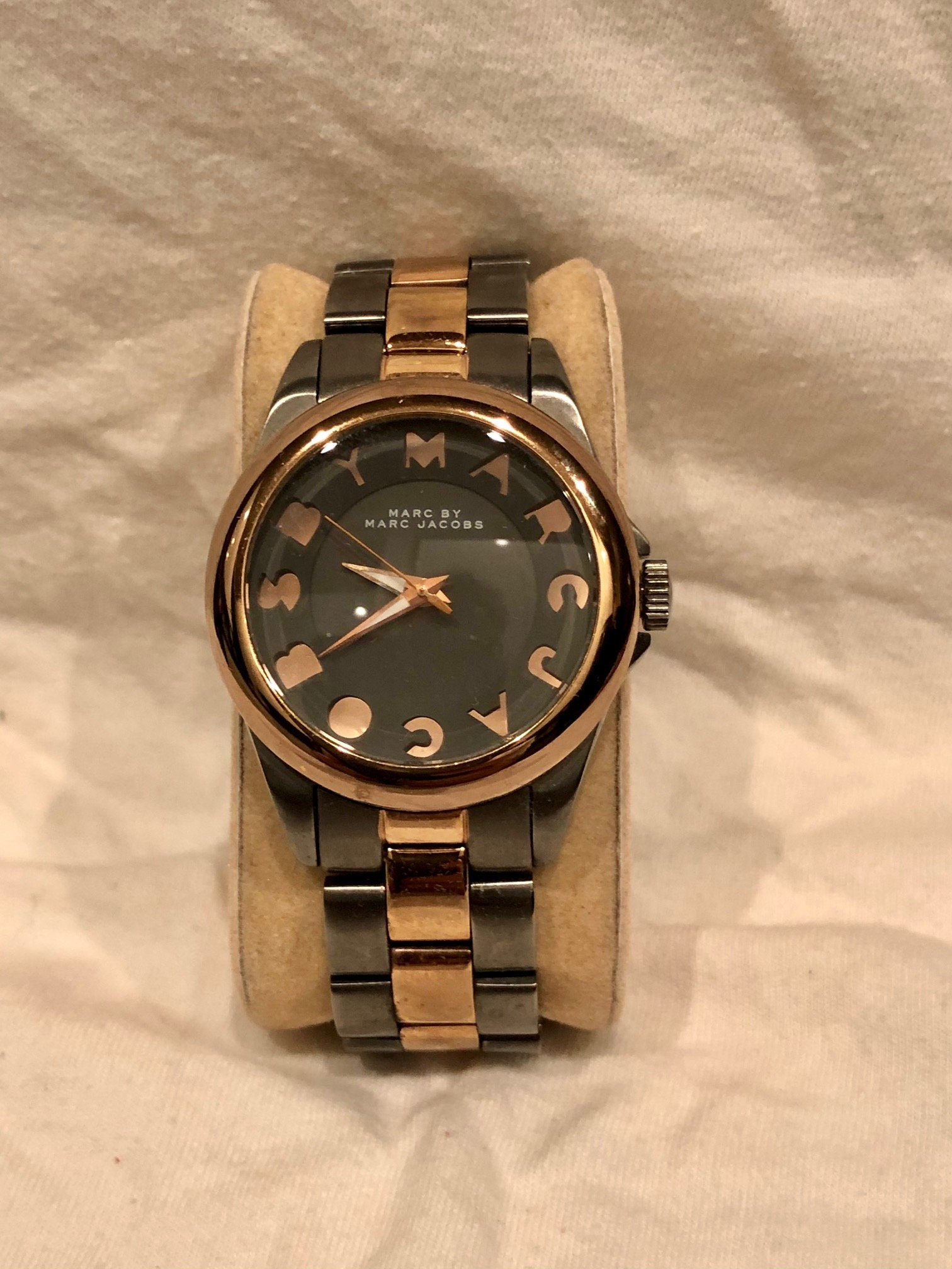 marc jacobs hybrid watch review