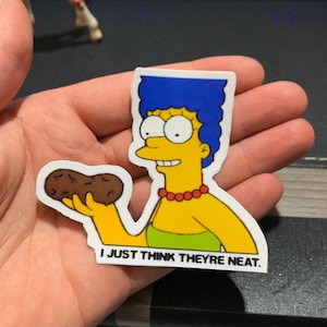 Adhesivo de vinilo (100 % resistente al agua) con la frase "Creo que son geniales" de Marge Simpson