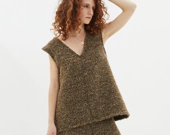 GRISHA Vest in 100% Brown Boucle Wool l Extra Warm Loose Fit Sleeveless Oversize Top Vest Soft Fine Cut Stylish Vest Women Winter BoucleWool