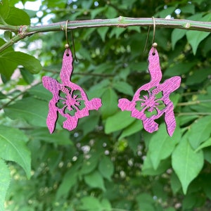 Baby Sea Turtle Earrings, Hawaiian Flower, Beachy Earrings, Purple Wood