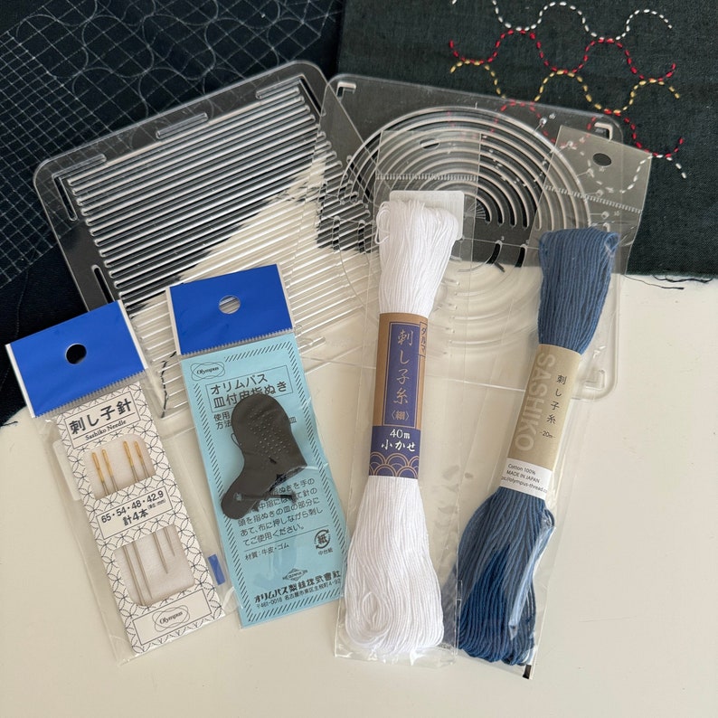 Trousse à outils pour sashiko, kit de démarrage pour sashiko avec aiguilles, fil sashiko Daruma, pochoir sashiko, dé en cuir Olympus, outil de raccommodage visible image 1